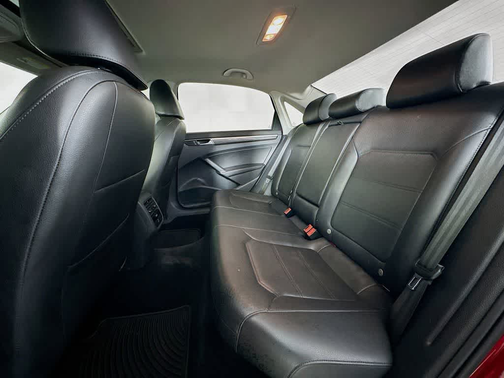 Thumbnail: 2016 Volkswagen Passat - 14