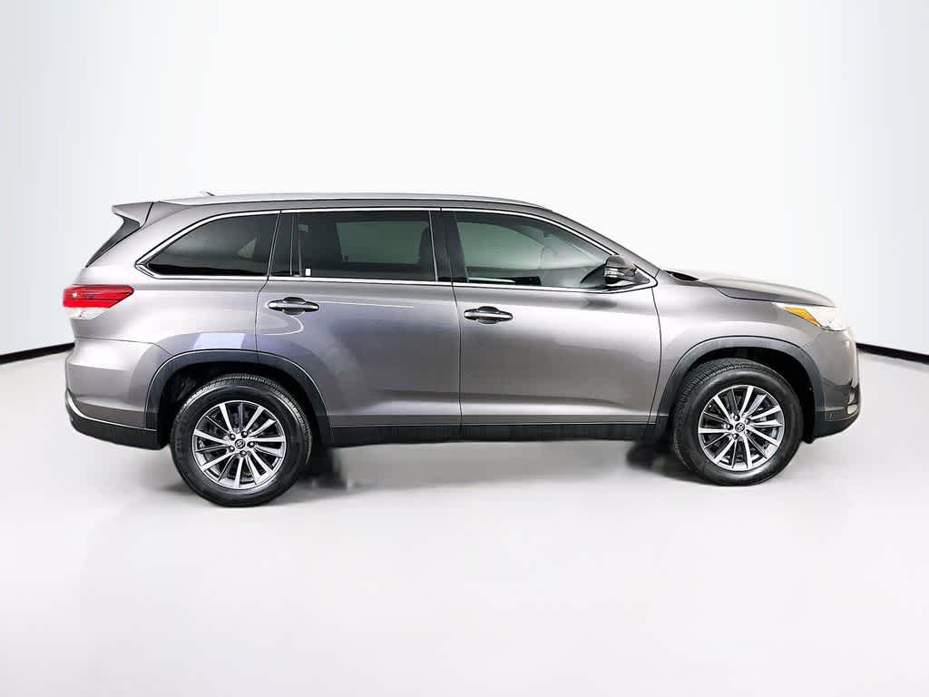 Thumbnail: 2019 Toyota Highlander - 25