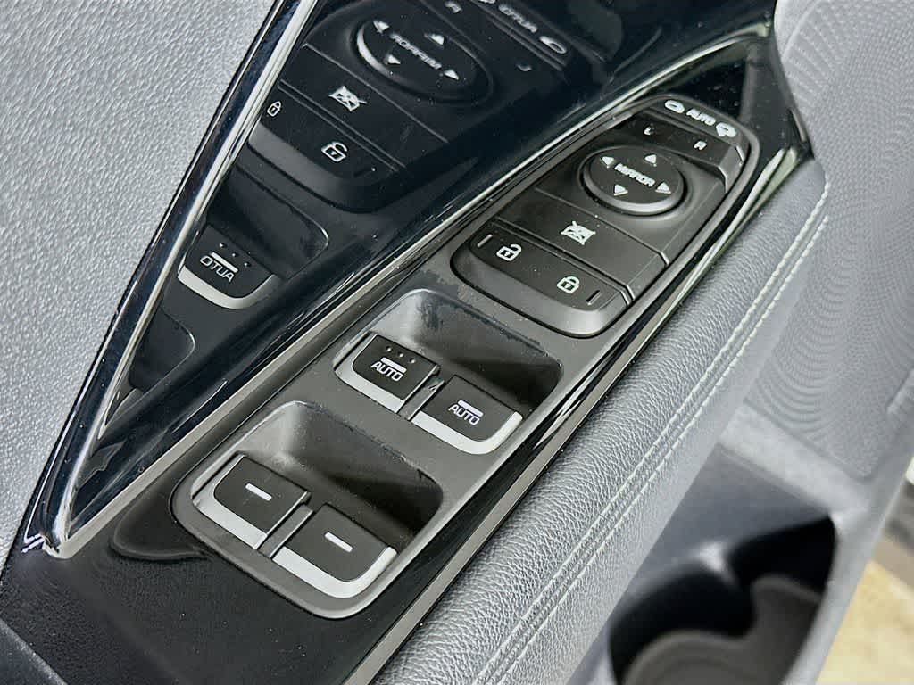 Thumbnail: 2022 Kia Niro - 31