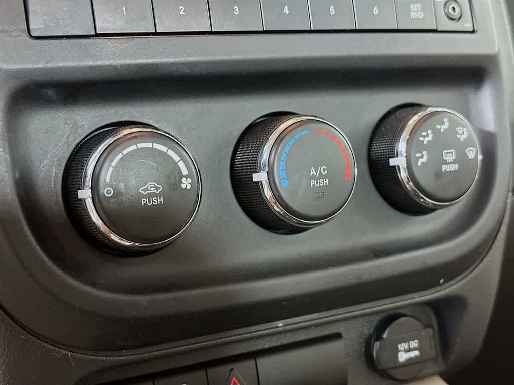 Thumbnail: 2014 Jeep Patriot - 17