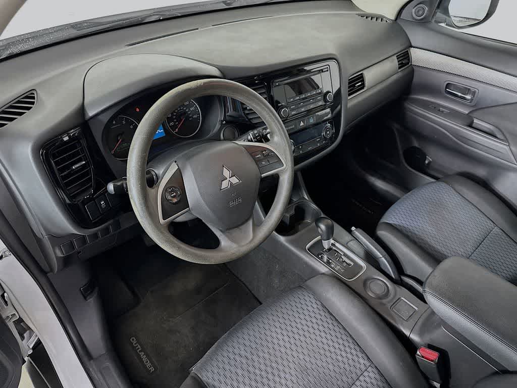 Thumbnail: 2014 Mitsubishi Outlander - 2