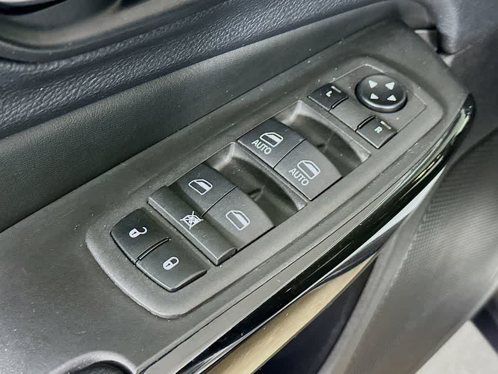 Thumbnail: 2023 Jeep Cherokee - 30