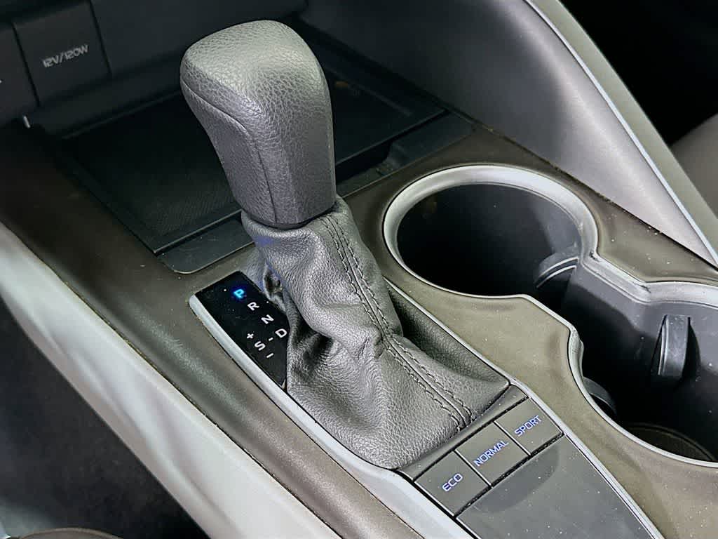 Thumbnail: 2022 Toyota Camry - 17