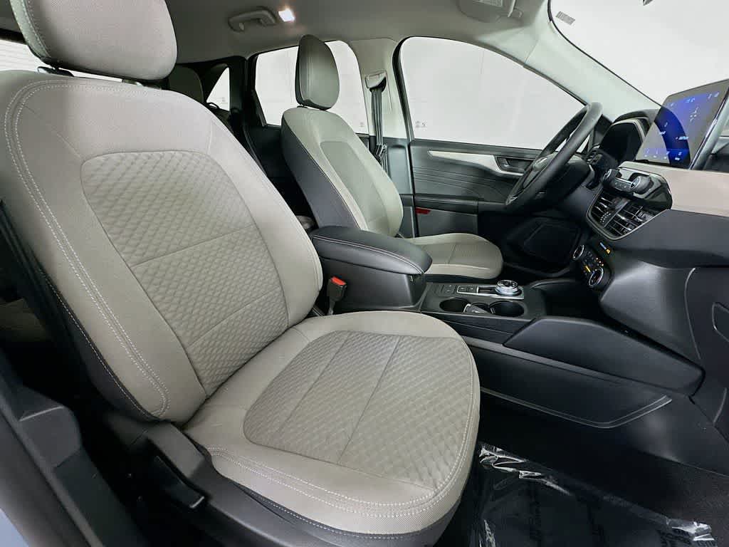 Thumbnail: 2022 Ford Escape - 15