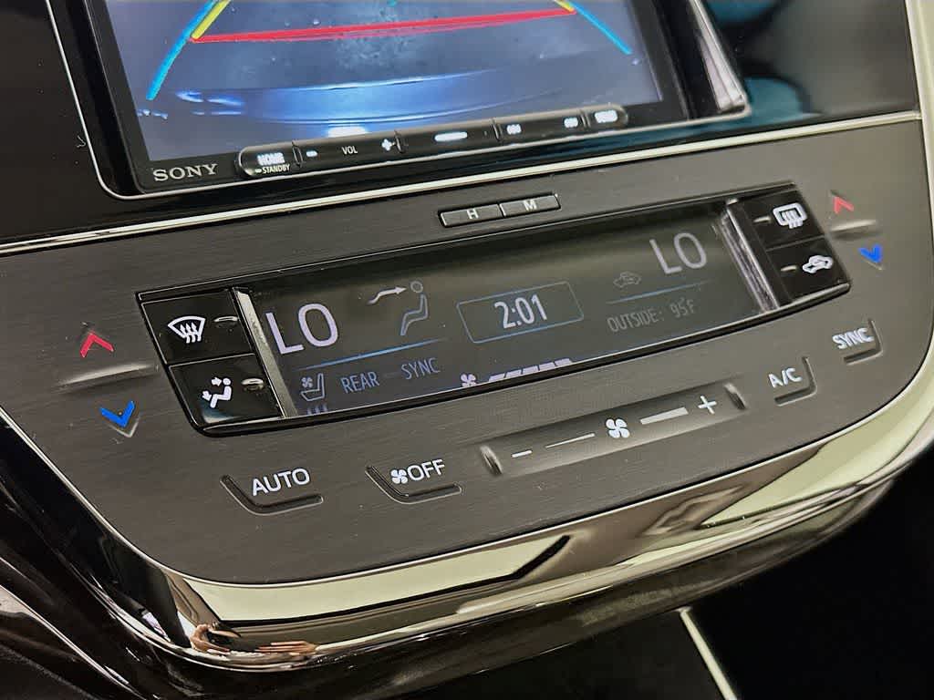 Thumbnail: 2013 Toyota Avalon - 18