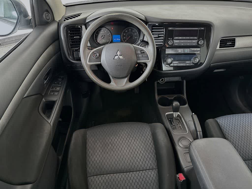 Thumbnail: 2014 Mitsubishi Outlander - 10