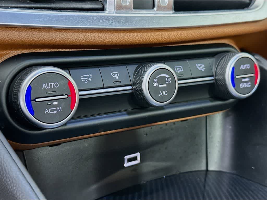 Thumbnail: 2018 Alfa Romeo Giulia - 18