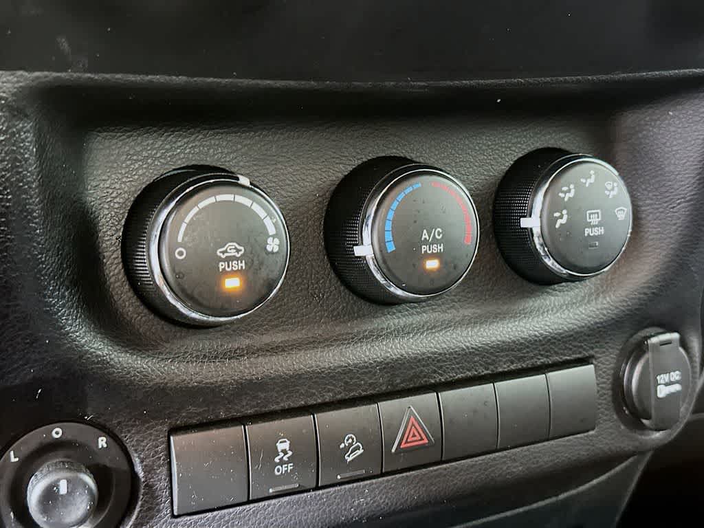 Thumbnail: 2017 Jeep Wrangler - 17