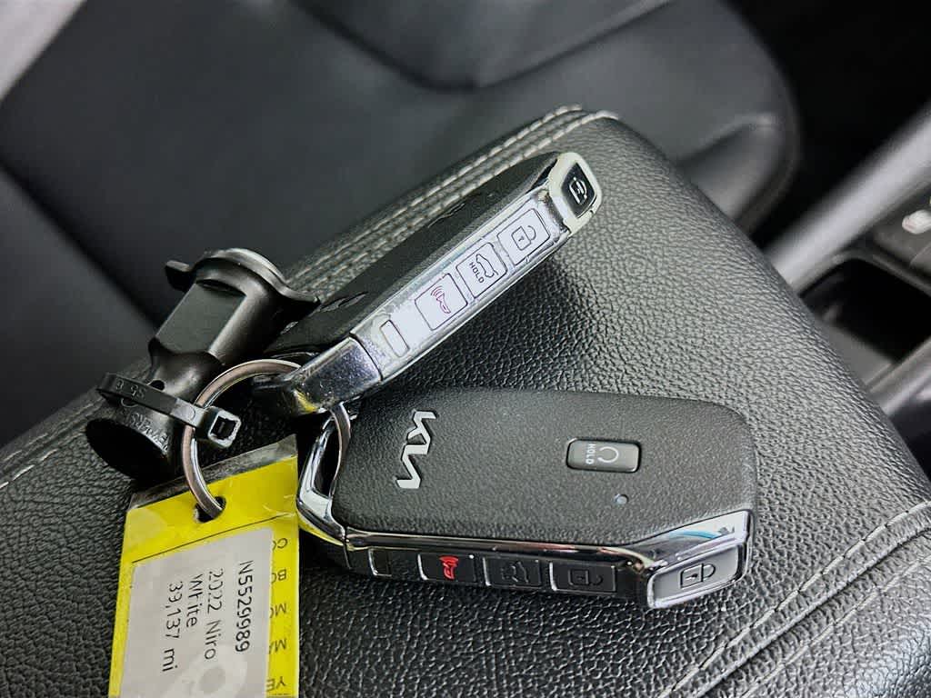 Thumbnail: 2022 Kia Niro - 23