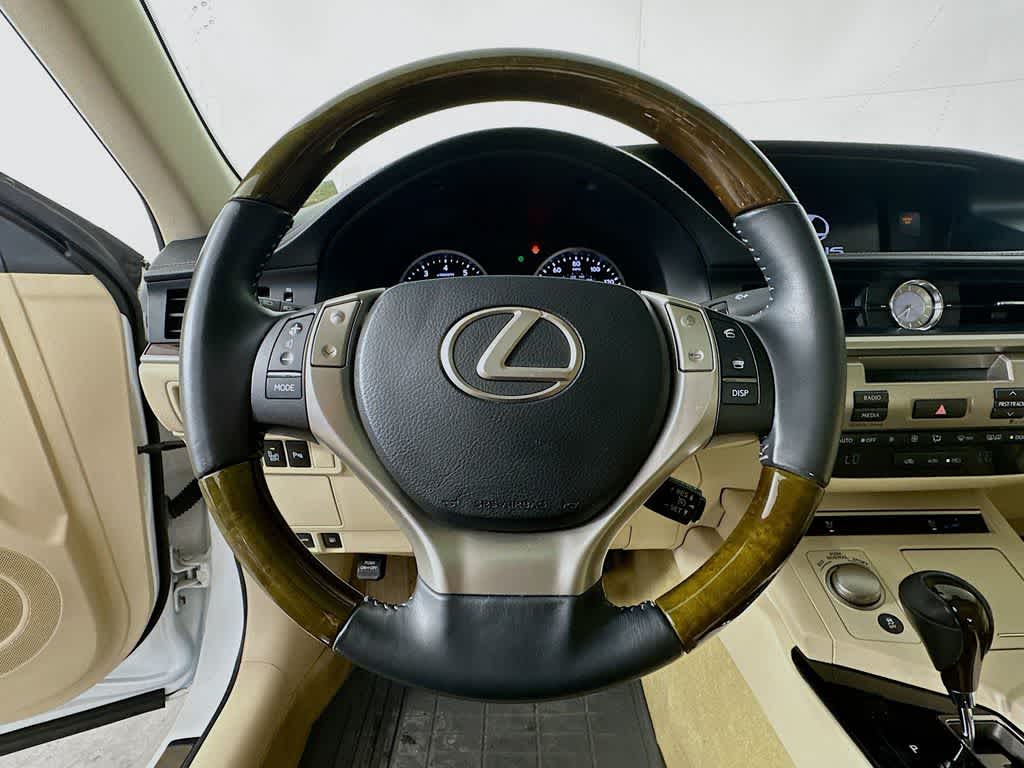 Thumbnail: 2015 Lexus ES - 16