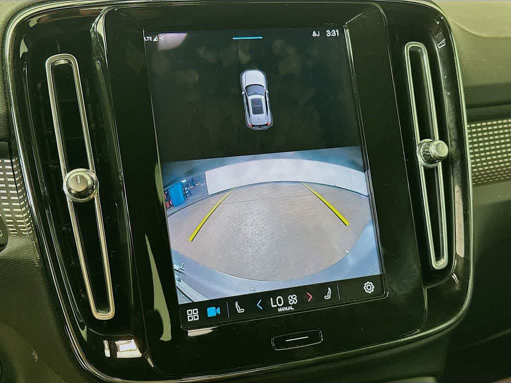 Thumbnail: 2023 Volvo XC40 - 27