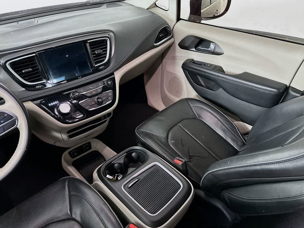 Thumbnail: 2019 Chrysler Pacifica - 11