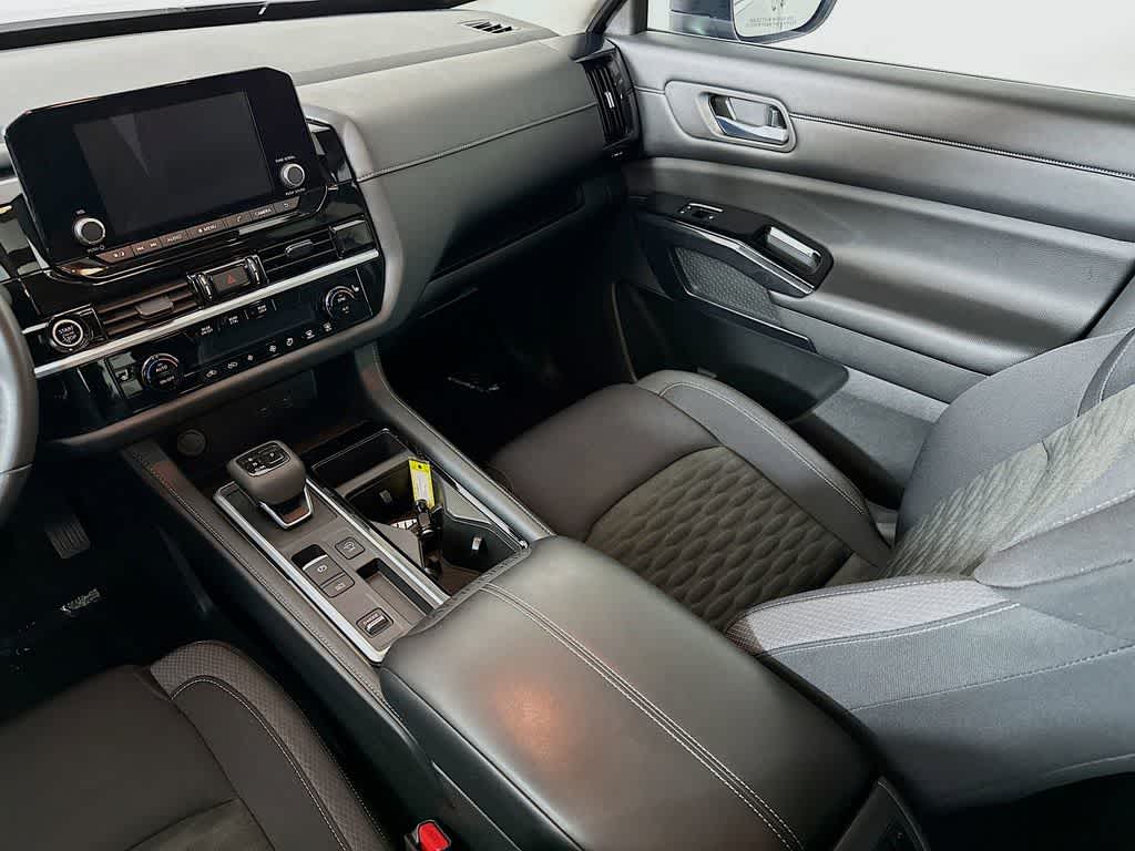 Thumbnail: 2022 Nissan Pathfinder - 11