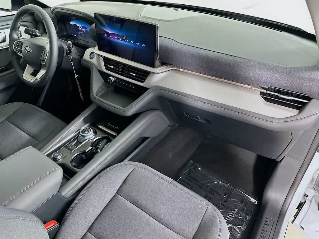 Thumbnail: 2025 Ford Explorer - 32