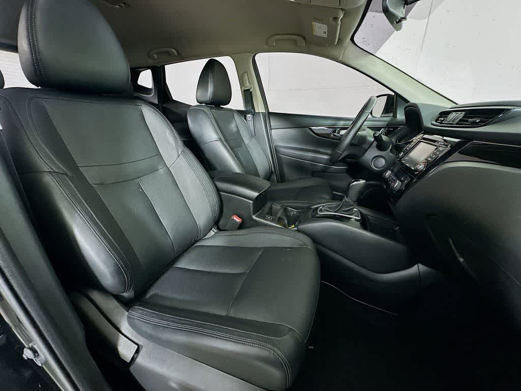 Thumbnail: 2017 Nissan Rogue Sport - 15