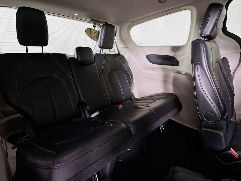 Thumbnail: 2024 Chrysler Pacifica - 31