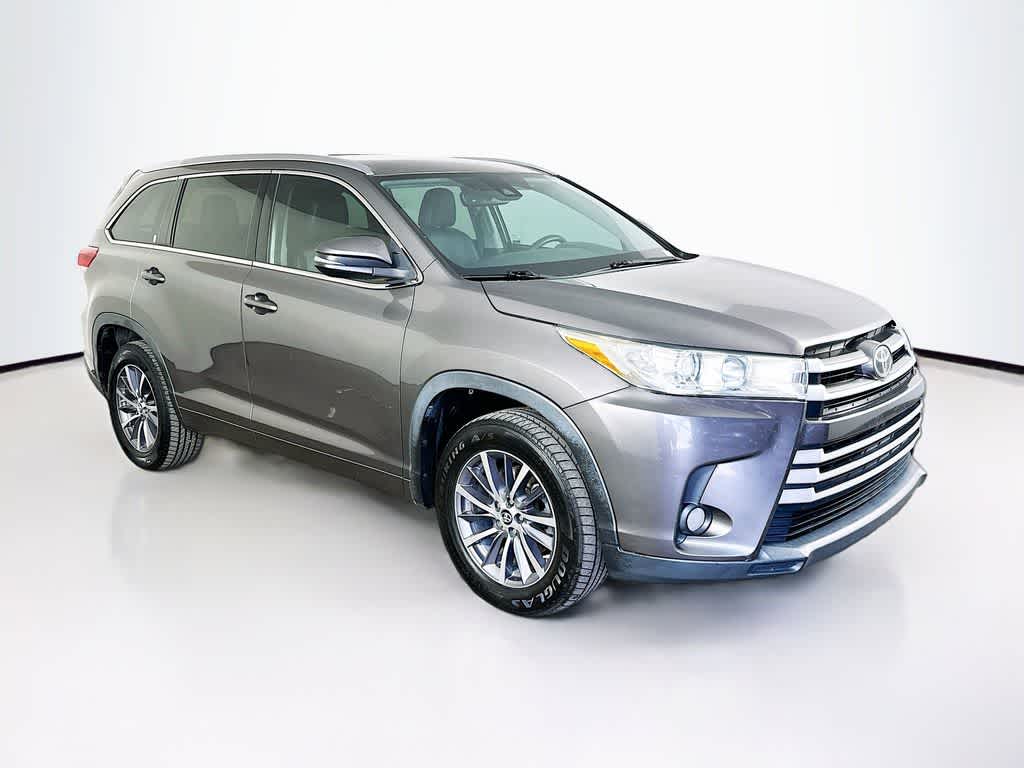 Thumbnail: 2017 Toyota Highlander - 24