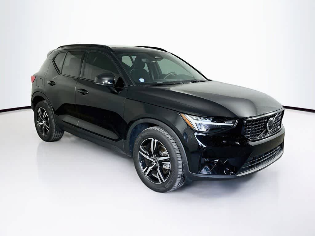 Thumbnail: 2023 Volvo XC40 - 23
