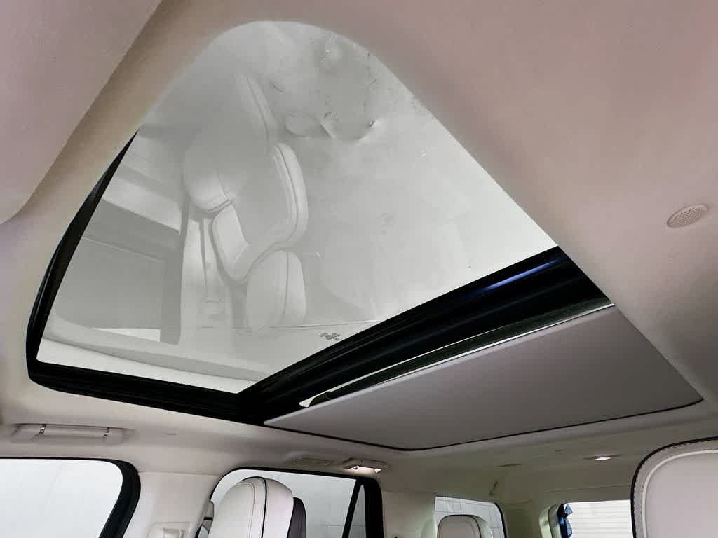 Thumbnail: 2020 Lincoln Navigator - 32
