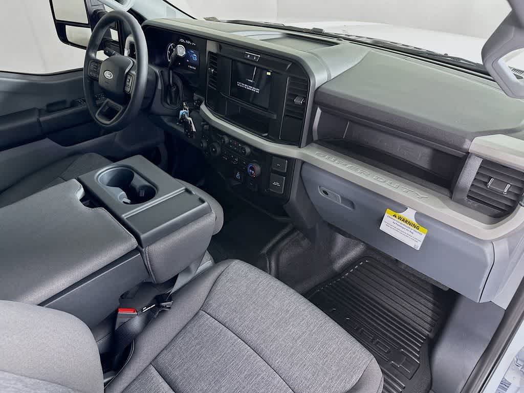 Thumbnail: 2026 Ford F-450 - 31