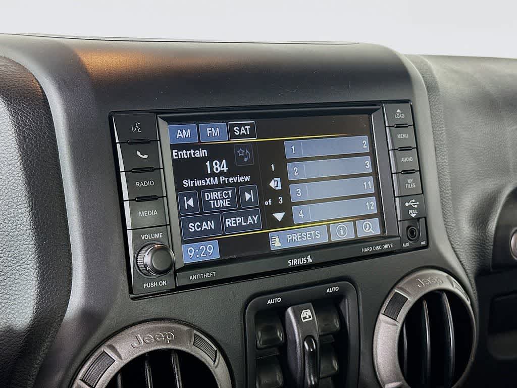 Thumbnail: 2015 Jeep Wrangler - 16