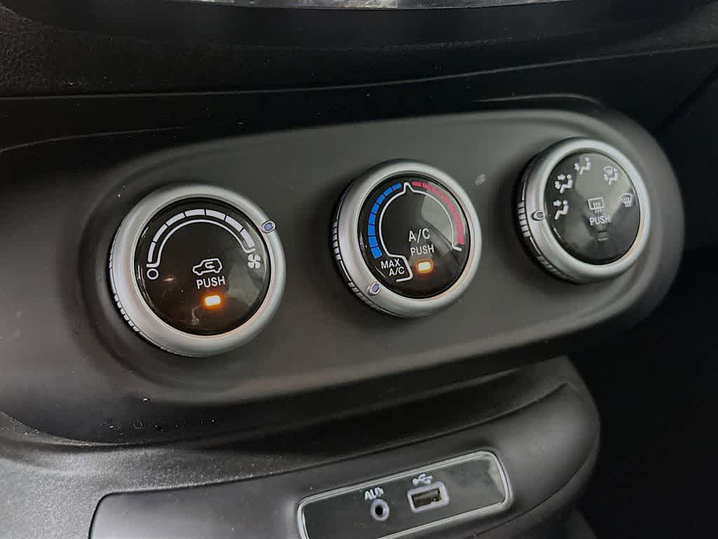 Thumbnail: 2016 Fiat 500X - 16