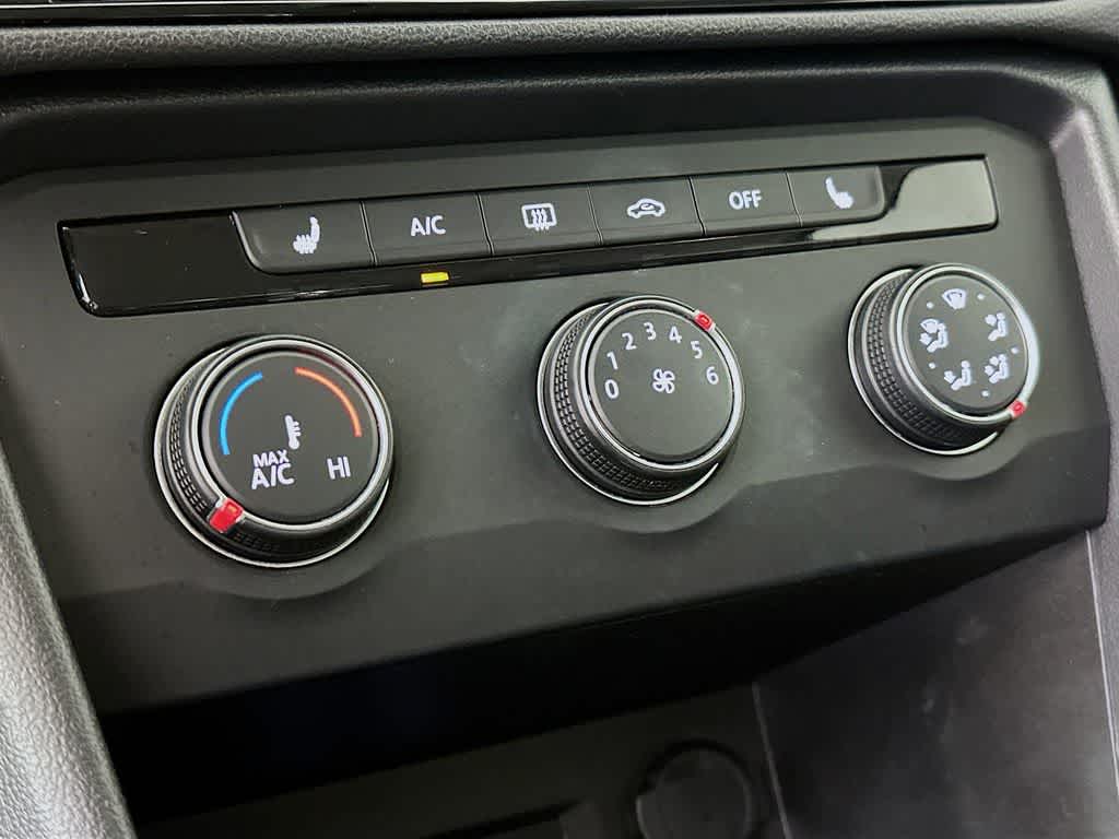 Thumbnail: 2022 Volkswagen Taos - 18