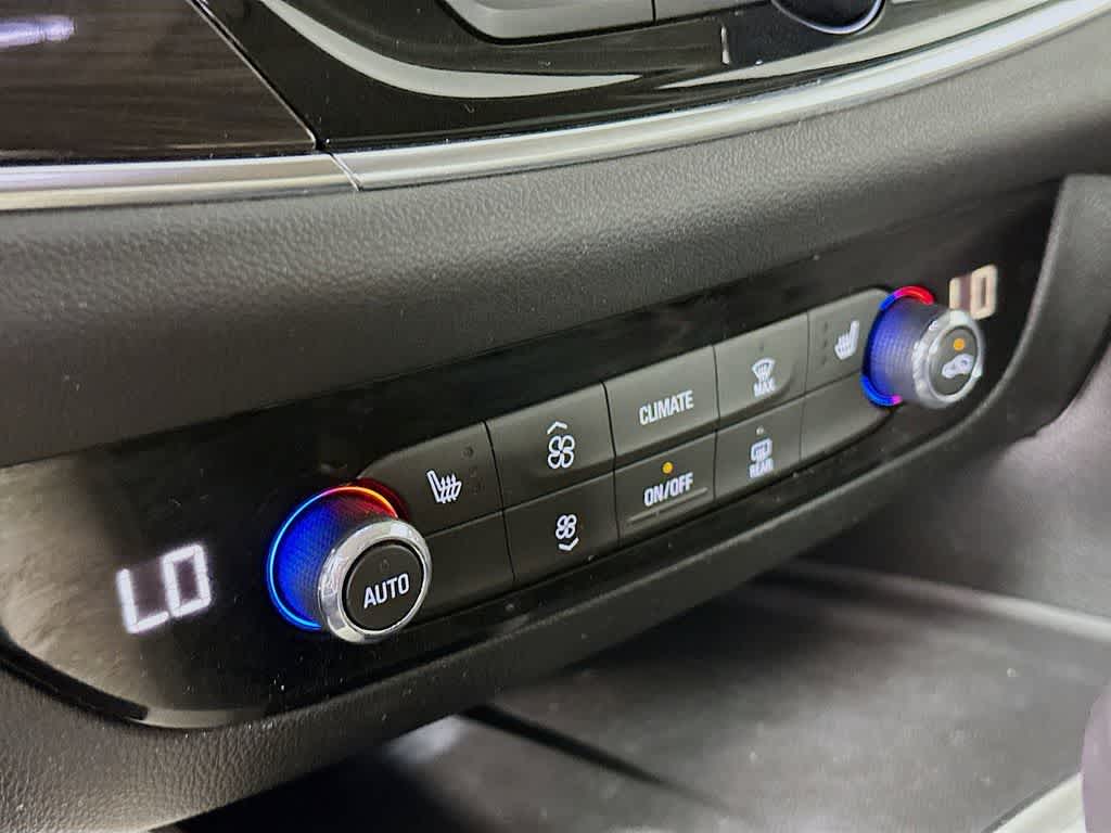 2018 Buick Enclave Essence 18