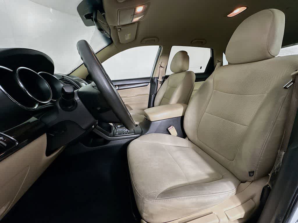 Thumbnail: 2013 Kia Sorento - 12