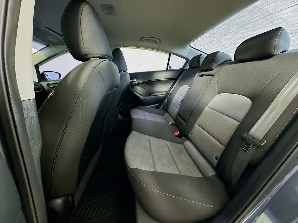 Thumbnail: 2016 Kia Forte - 13