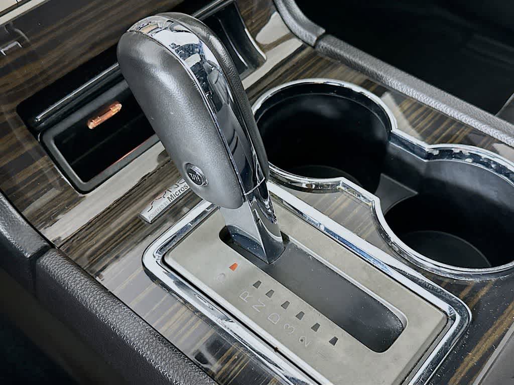 2010 Lincoln Navigator  19