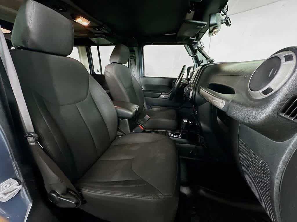 Thumbnail: 2017 Jeep Wrangler - 14