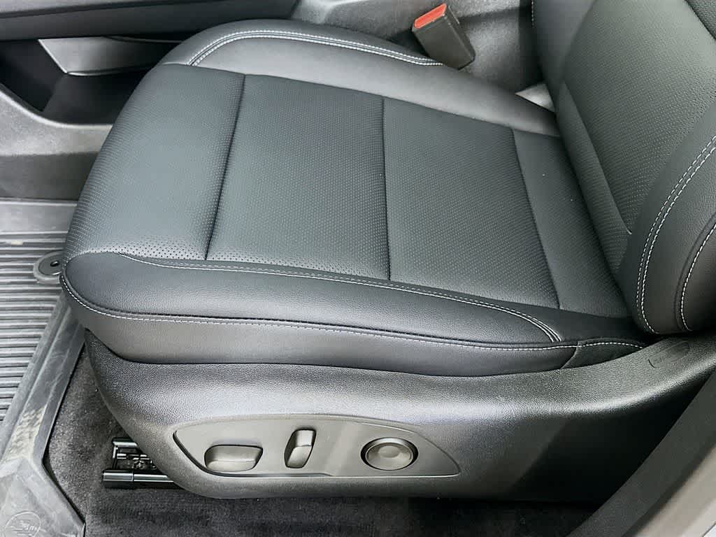 Thumbnail: 2025 Chevrolet Traverse - 32