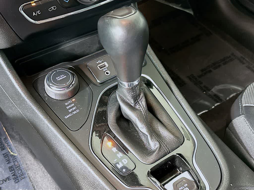 Thumbnail: 2023 Jeep Cherokee - 19