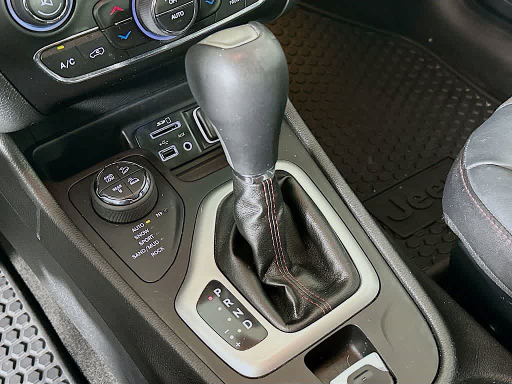 Thumbnail: 2015 Jeep Cherokee - 19