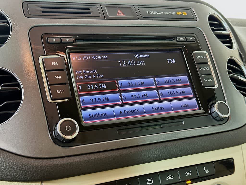 Thumbnail: 2015 Volkswagen Tiguan - 17