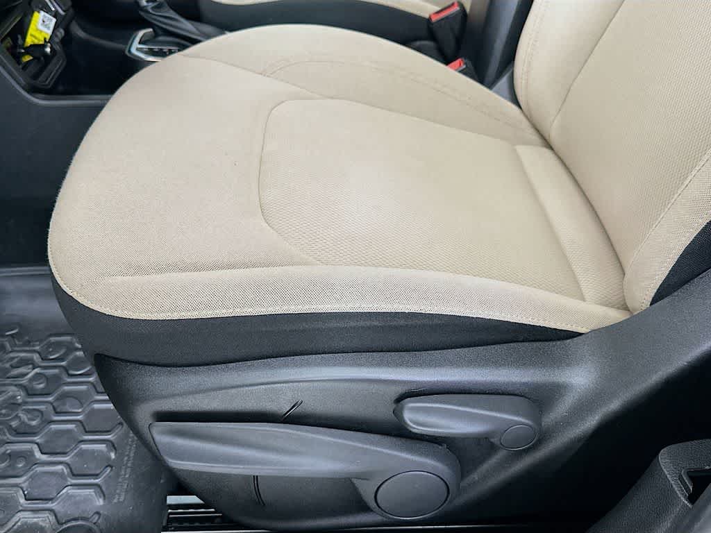 Thumbnail: 2019 Jeep Renegade - 29