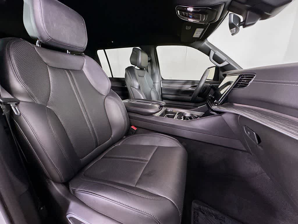 Thumbnail: 2023 Jeep Wagoneer - 15