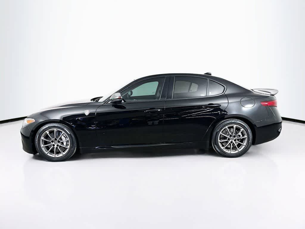 Thumbnail: 2018 Alfa Romeo Giulia - 3