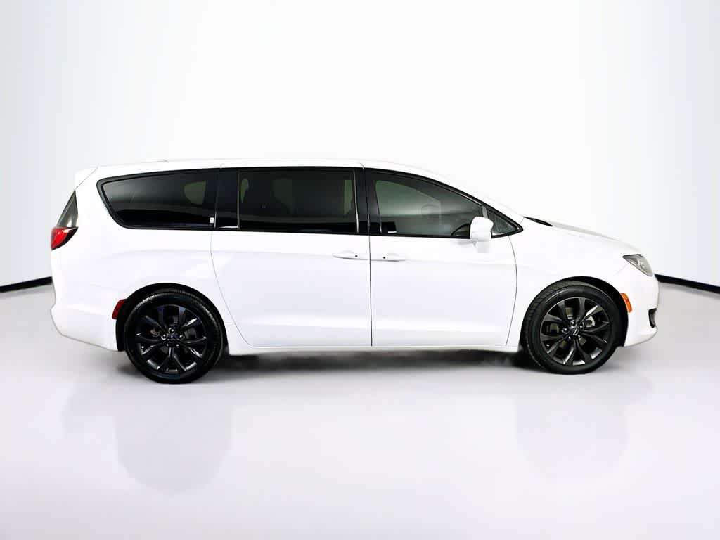 Thumbnail: 2019 Chrysler Pacifica - 26