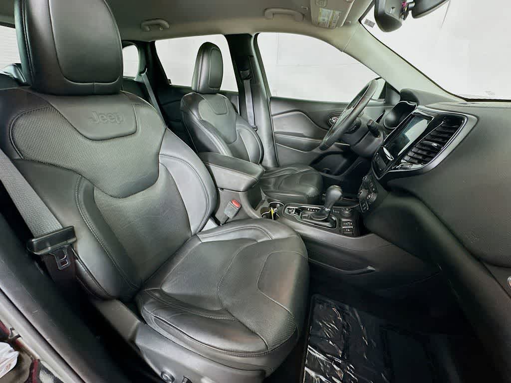 Thumbnail: 2019 Jeep Cherokee - 15