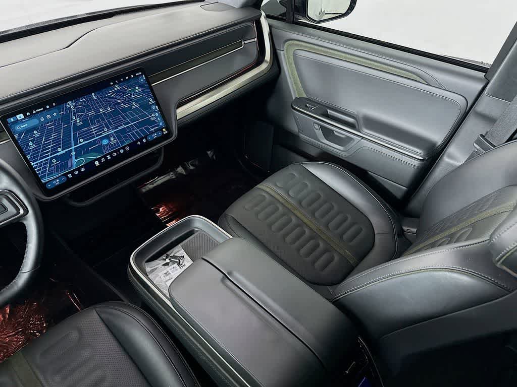 Thumbnail: 2025 Rivian R1S - 10