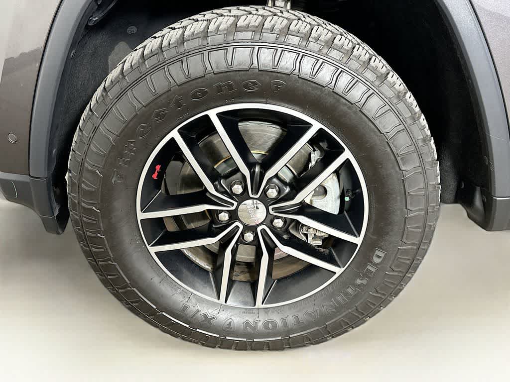 Thumbnail: 2017 Jeep Grand Cherokee - 8