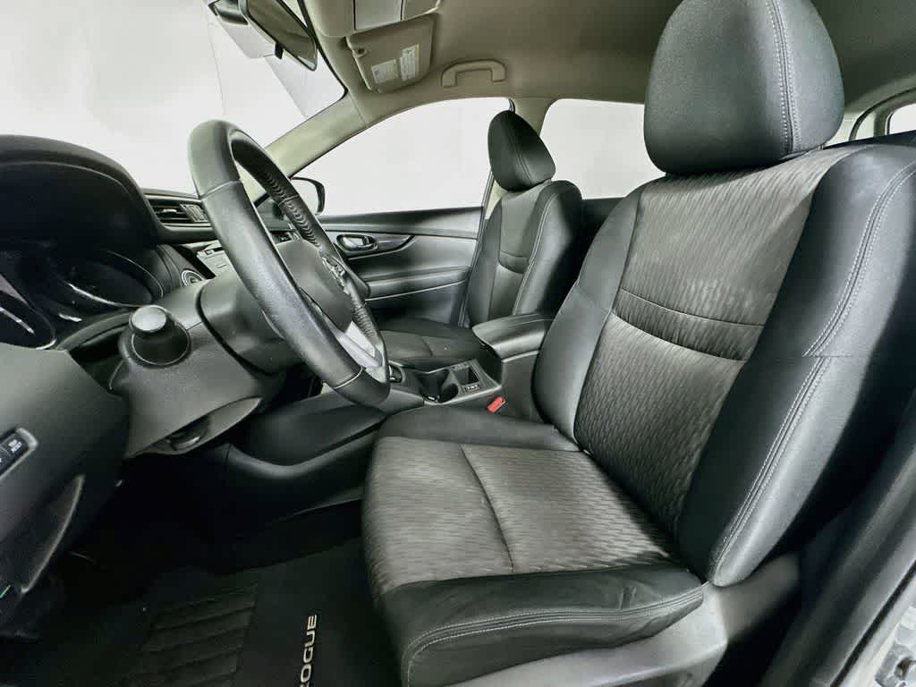 Thumbnail: 2017 Nissan Rogue - 12