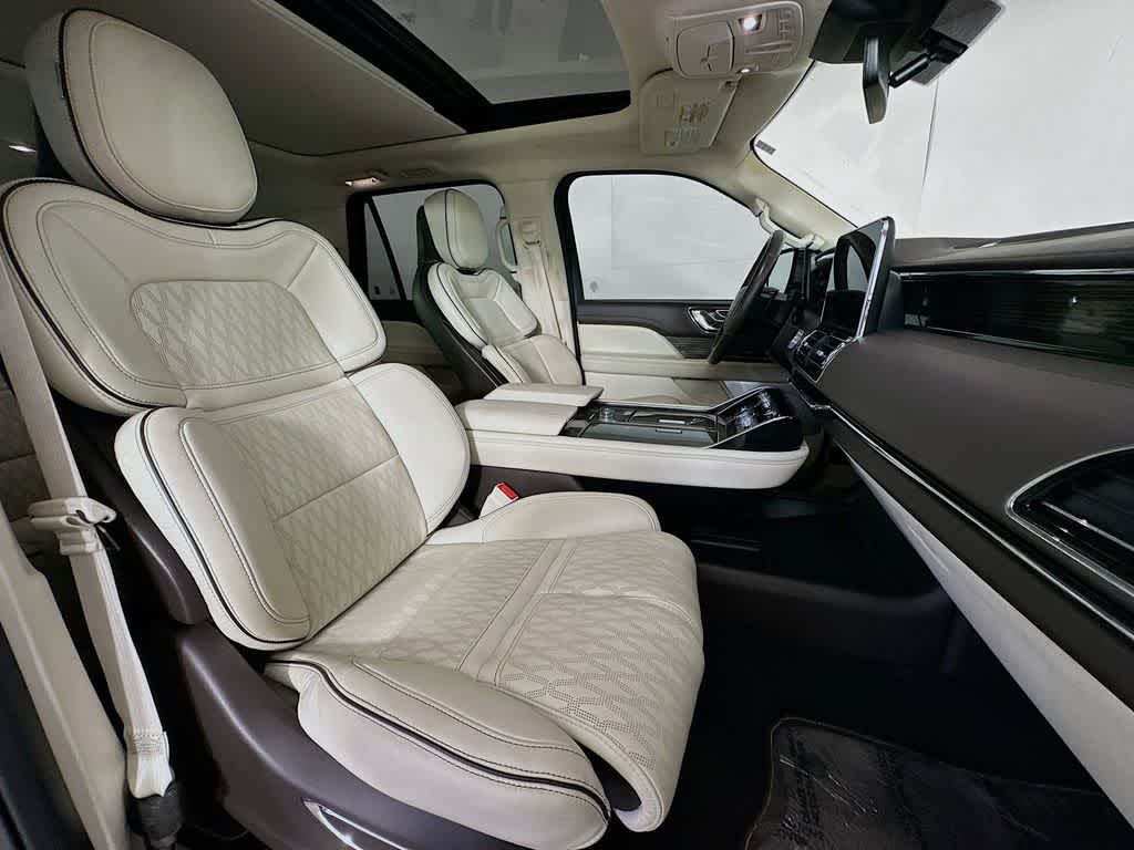 Thumbnail: 2020 Lincoln Navigator - 15