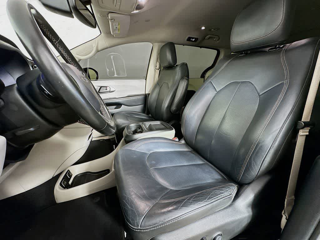 Thumbnail: 2020 Chrysler Pacifica - 12