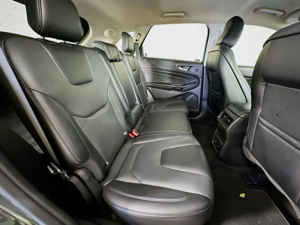 Thumbnail: 2022 Ford Edge - 31