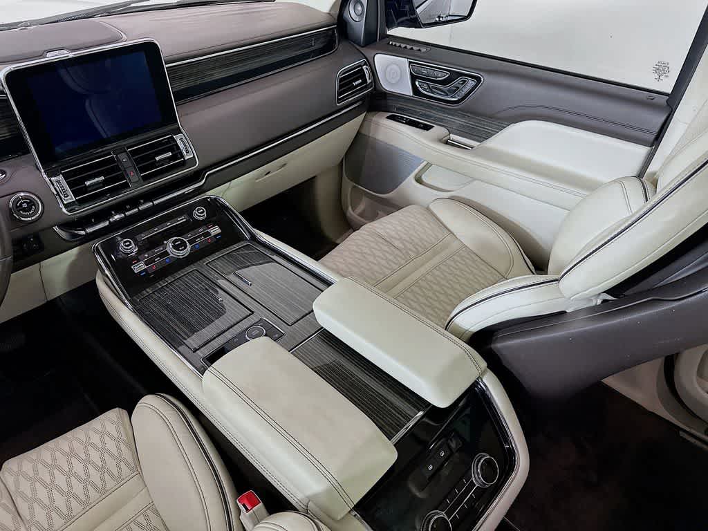 Thumbnail: 2020 Lincoln Navigator - 11