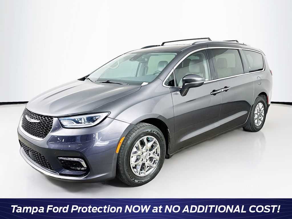2021 Chrysler Pacifica Touring L Hero Image