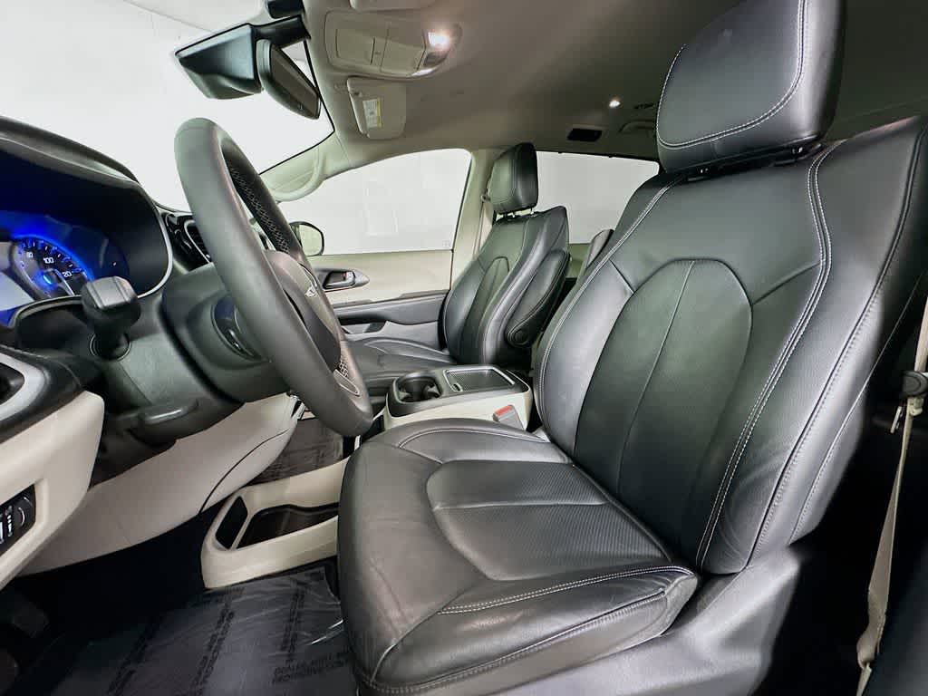 Thumbnail: 2022 Chrysler Pacifica - 12